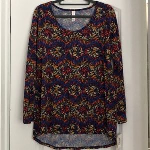 ⭐️LuLaRoe Lynnae top NWT size medium